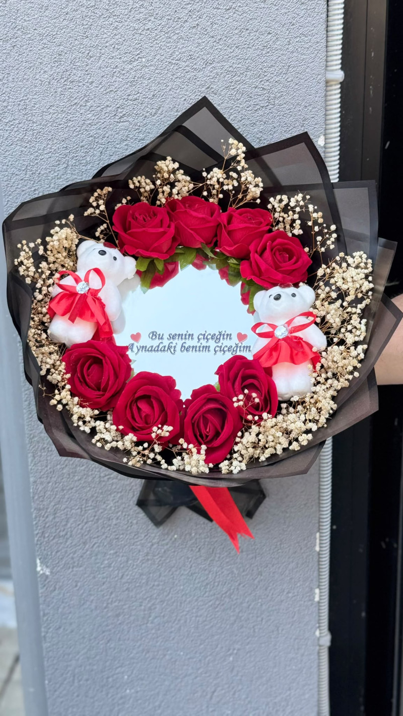 Aynalı ayıcıklı yapay gül buketi