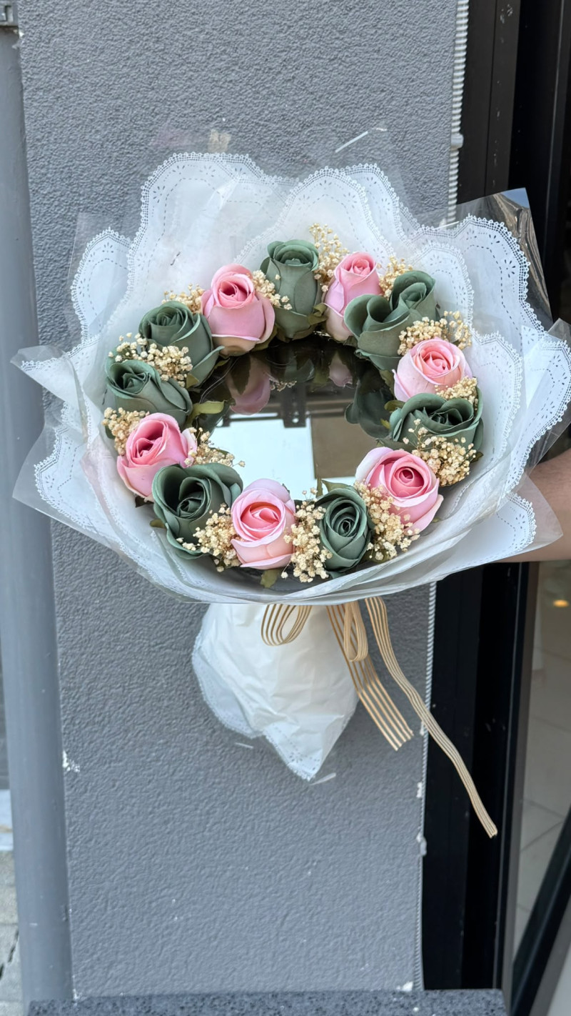 Aynalı gül buketi