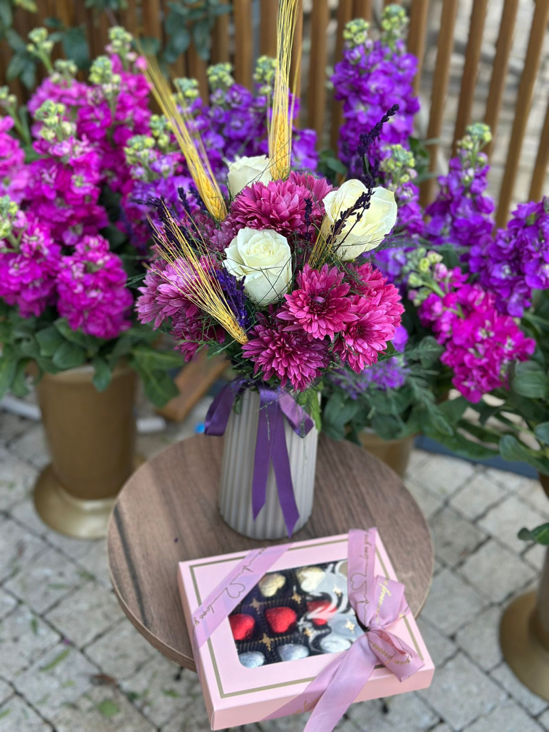 VAZODA 3 BEYAZ GÜL KASIMPATI ÇİKOLATA