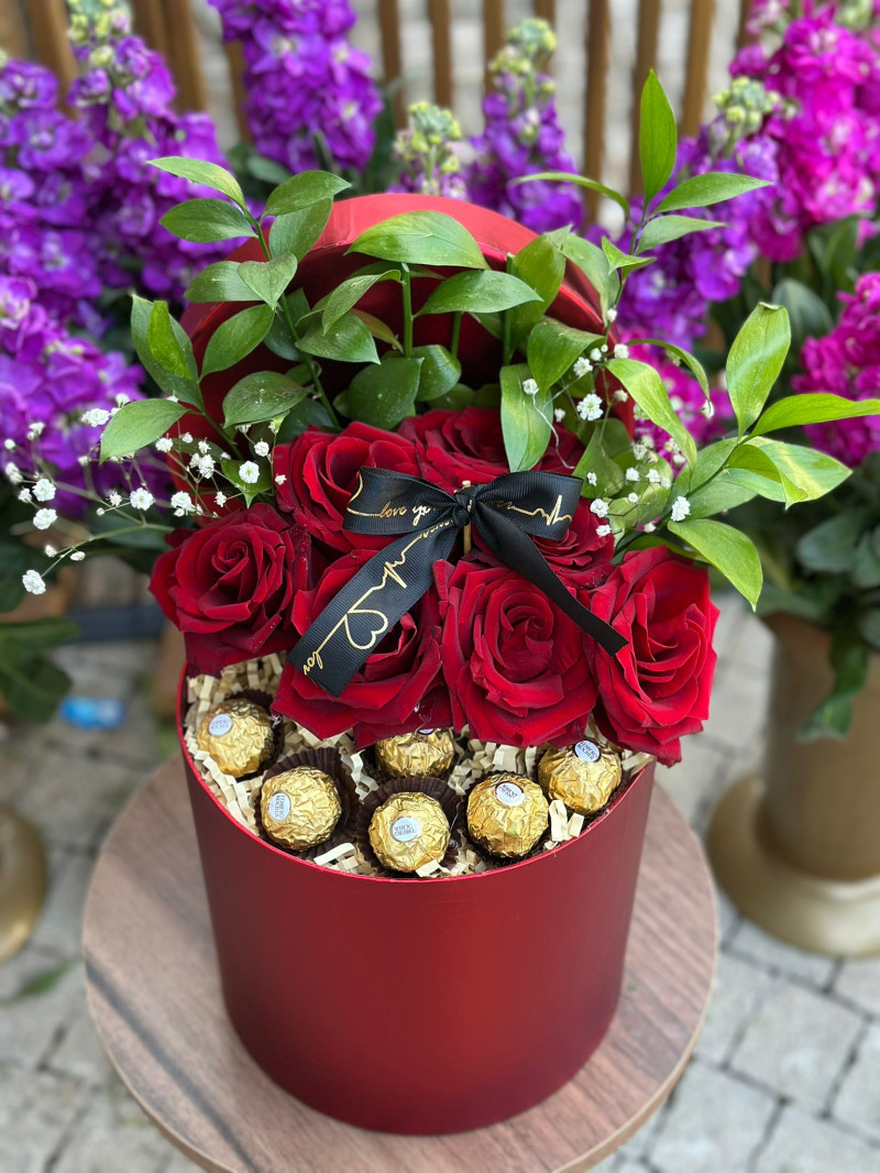 KUTUDA GÜL ÇİKOLATA